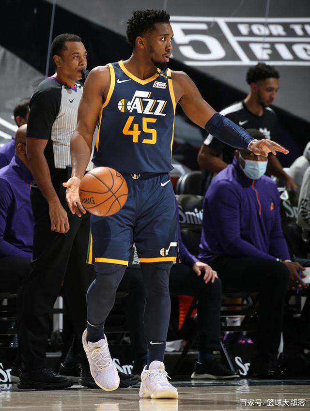 球星爆发！比分分析赛场再现神级操作的简单介绍