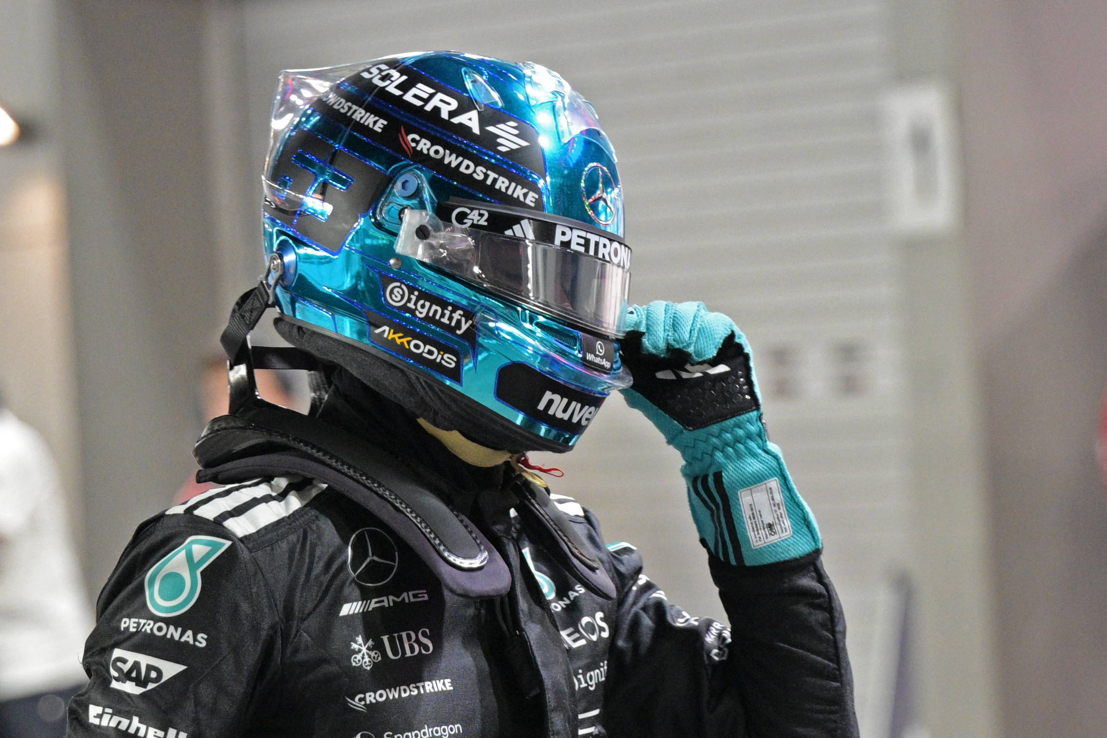 红牛车队鏖战梅赛德斯,拉塞尔关键制胜 红牛车队鏖战梅赛德斯,拉塞尔关键制胜