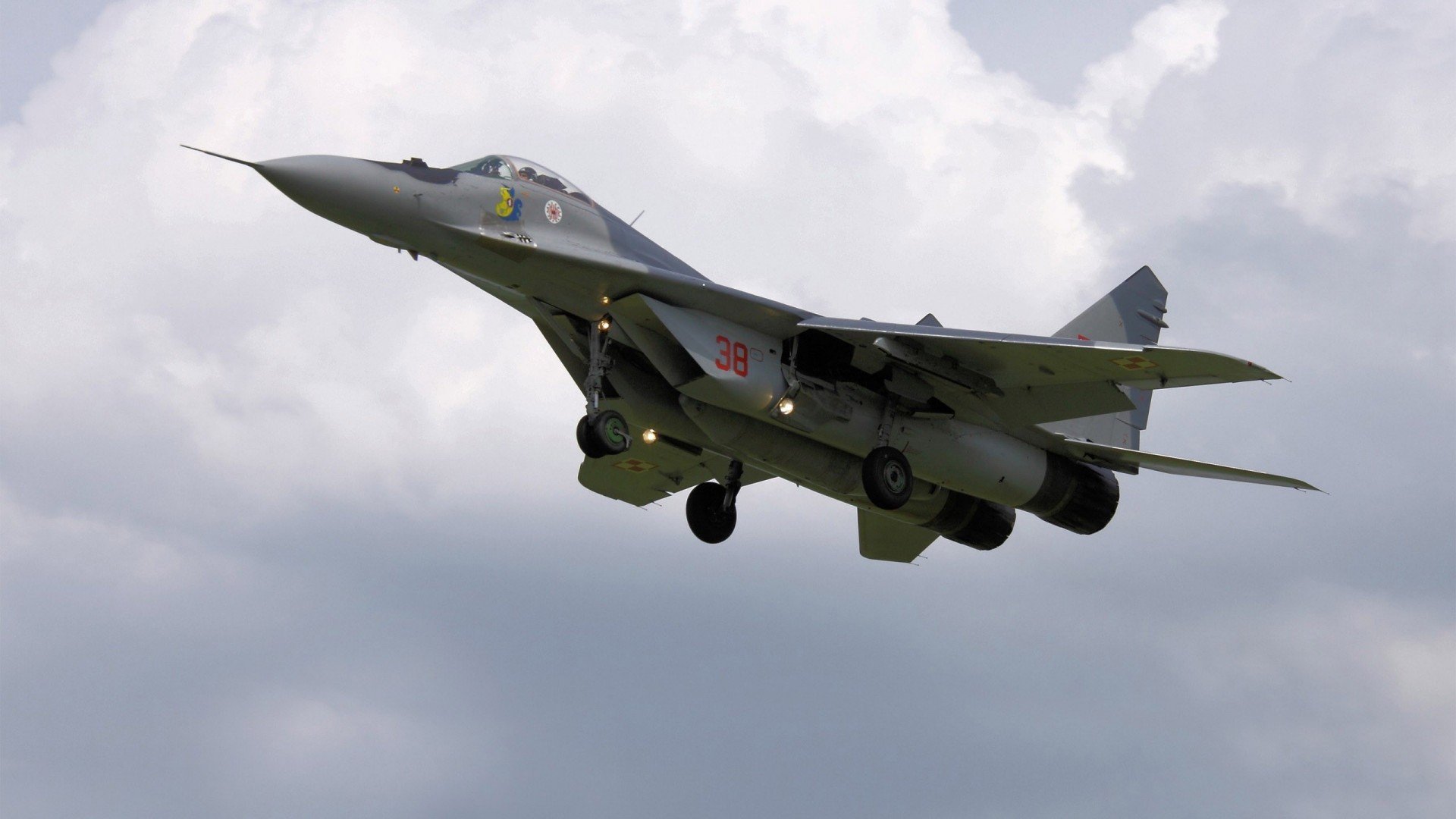 铁血拜仁碾碎威尔士防线，孤胆佩德里上演生涯杰作