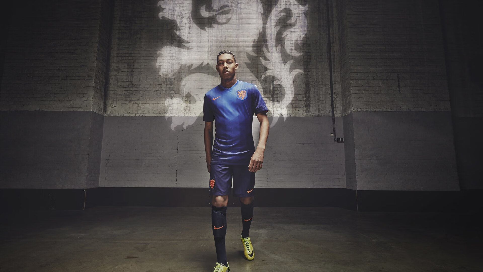 绿茵倒钩与橄榄风暴,当C罗的奇迹遇见新西兰的逆袭—竞技体育何以永远挑战不可能?