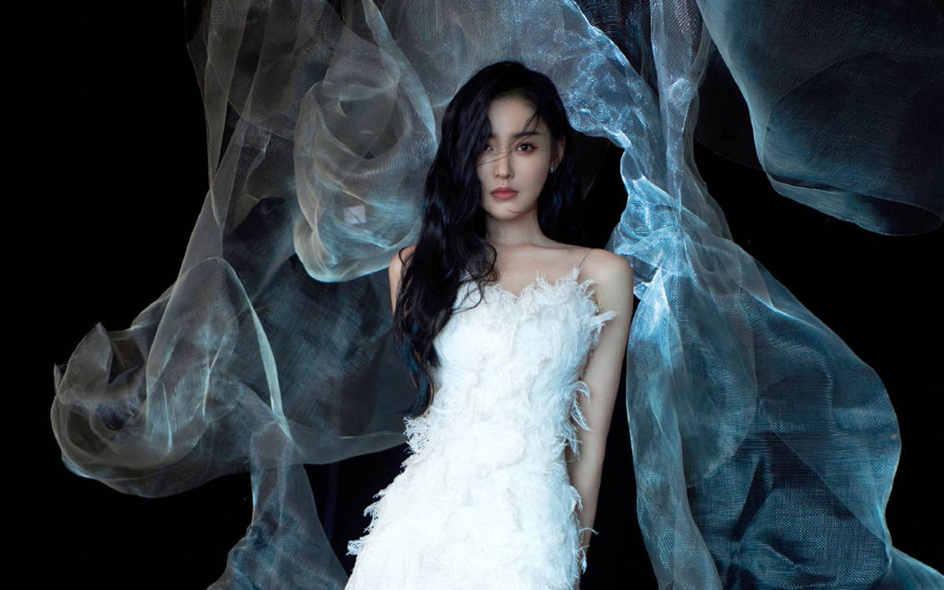 当公牛掀翻太阳，哈登在F1巴林揭幕战的跨界狂飙