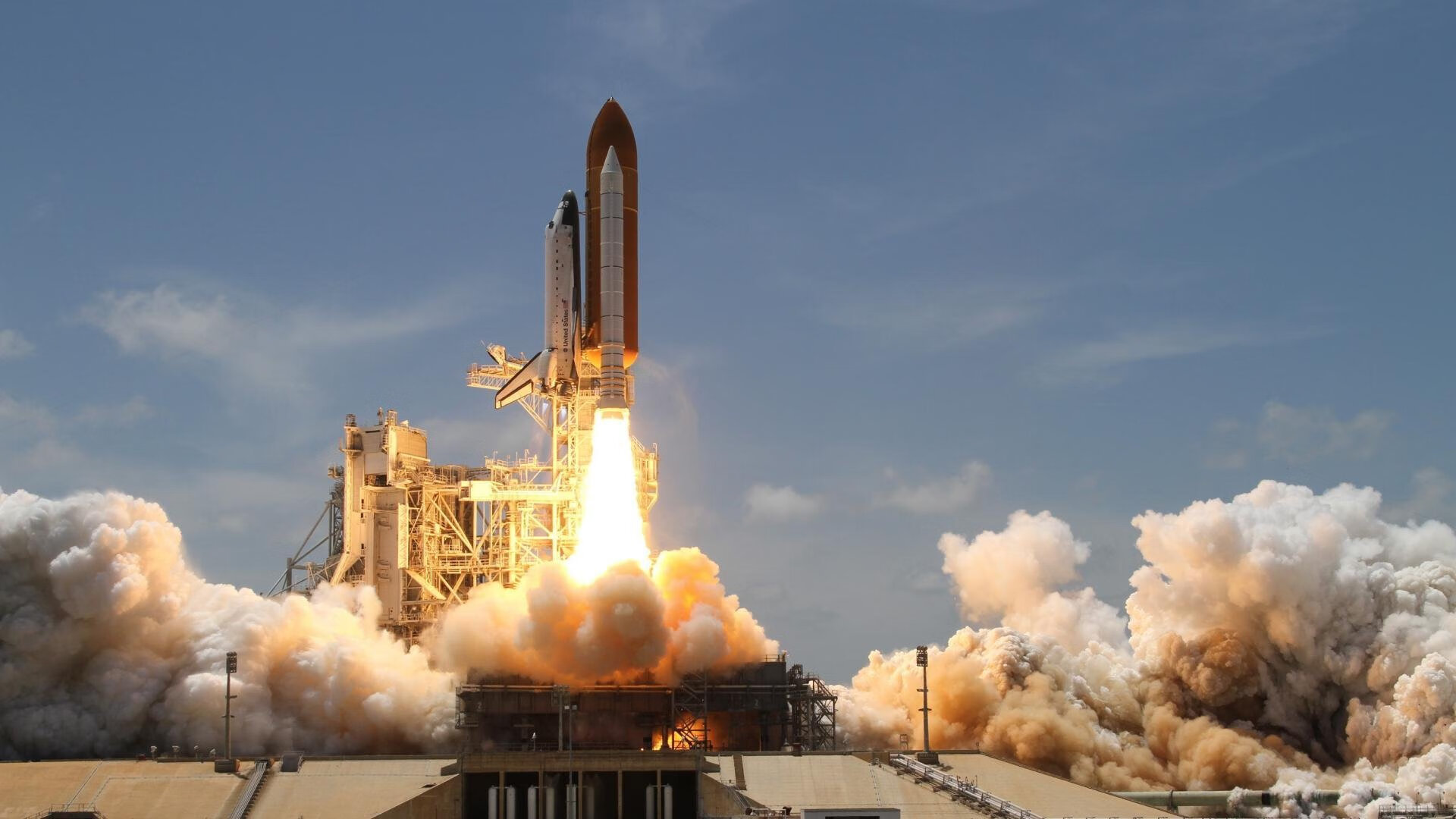 你提供的这组关键词非常有意思—它们看似来自不同的体育领域，却共同指向了竞技体育最核心的魅力。基于此，我为你构思了以下文章